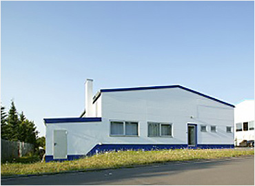 Firmengebäude der RAKU-Fabrikate für Dach + Wand GmbH